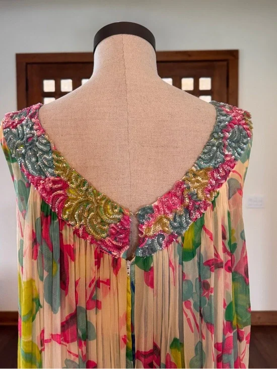 Vintage 1960s Mr. John Jr. Floral Dress with Beaded Neckline Size Small/Medium - Picture 4 of 13